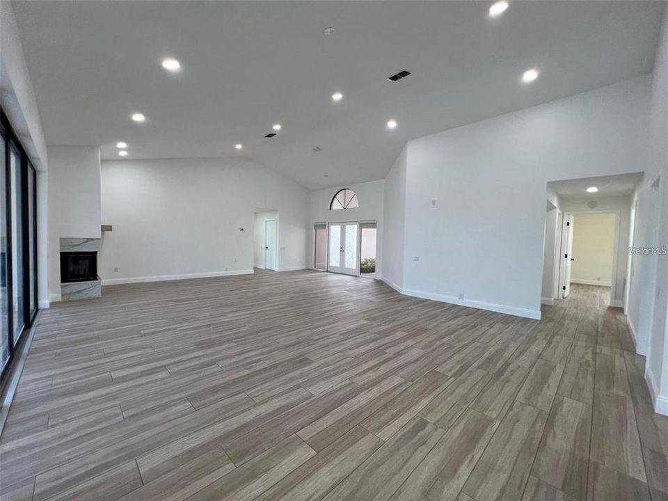 En Venta: $1,219,900 (3 camas, 2 baños, 2302 Pies cuadrados)