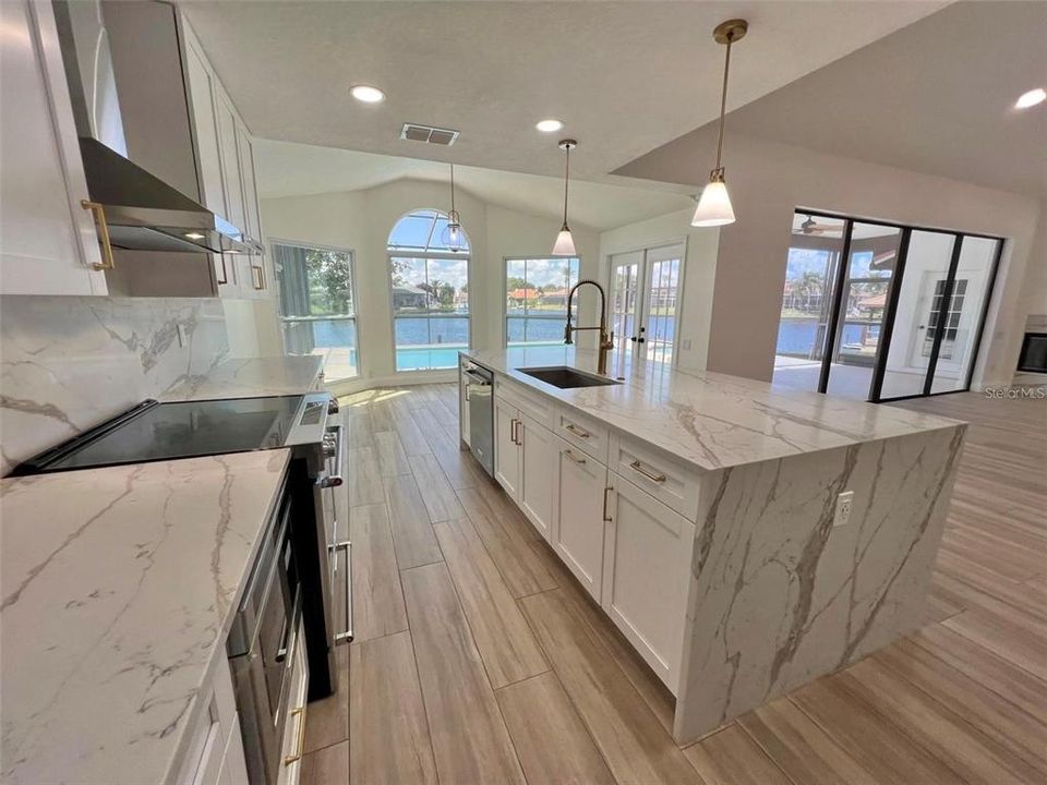 En Venta: $1,219,900 (3 camas, 2 baños, 2302 Pies cuadrados)