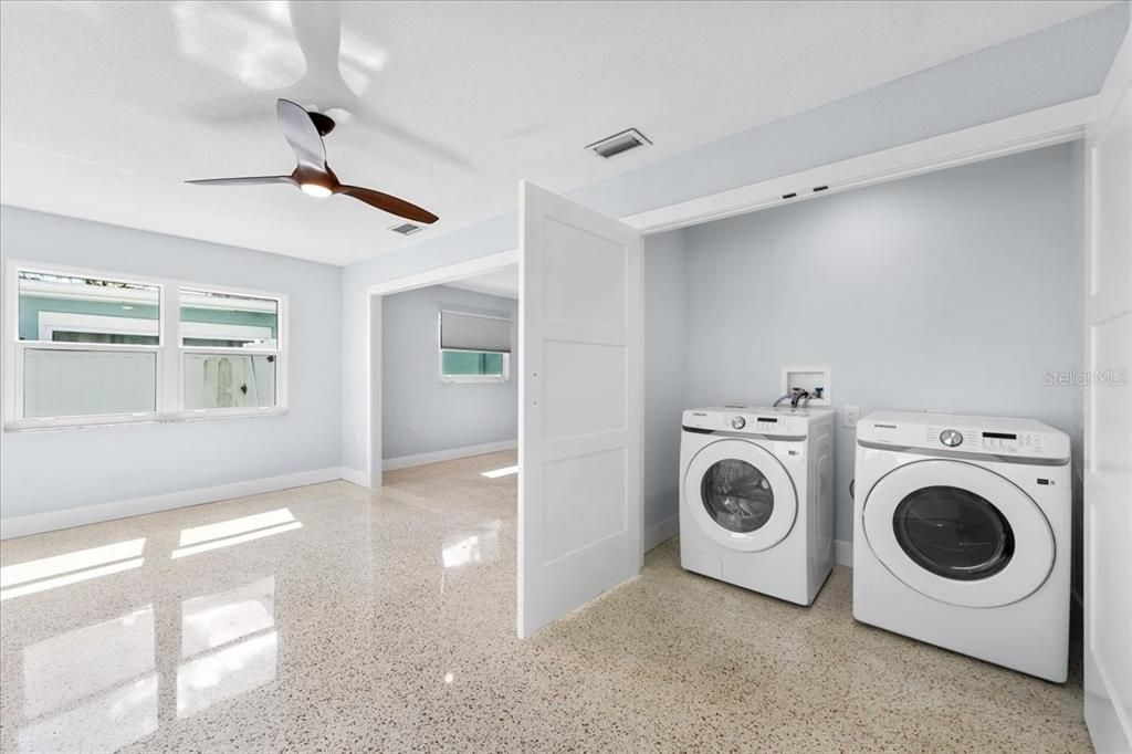 En Venta: $445,000 (2 camas, 2 baños, 986 Pies cuadrados)