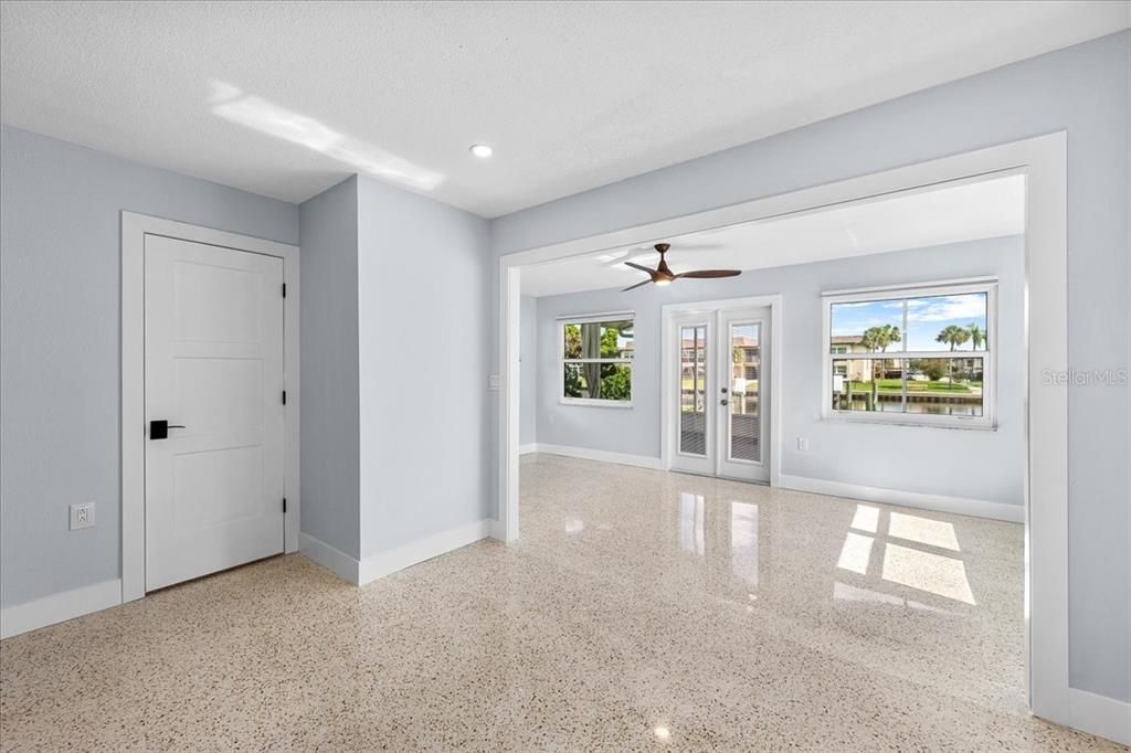 En Venta: $445,000 (2 camas, 2 baños, 986 Pies cuadrados)