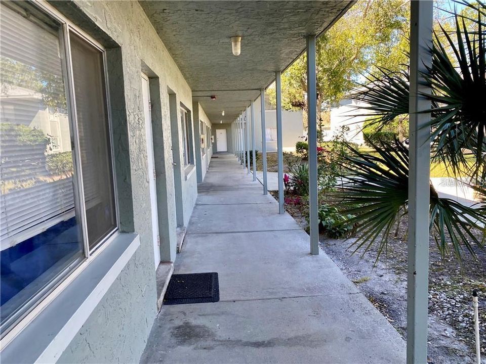 For Rent: $1,200 (1 beds, 1 baths, 555 Square Feet)