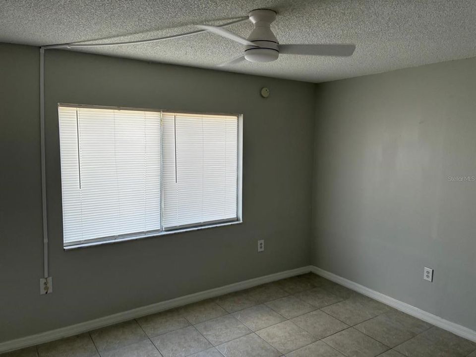 For Rent: $1,200 (1 beds, 1 baths, 555 Square Feet)