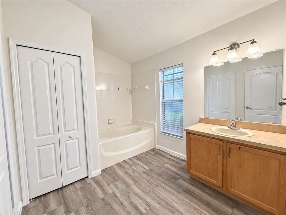 For Sale: $368,000 (3 beds, 2 baths, 1740 Square Feet)