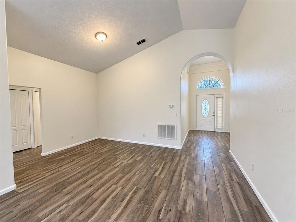 For Sale: $368,000 (3 beds, 2 baths, 1740 Square Feet)