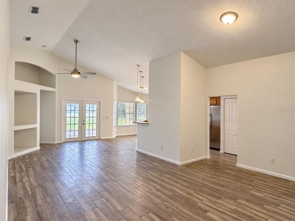 For Sale: $368,000 (3 beds, 2 baths, 1740 Square Feet)
