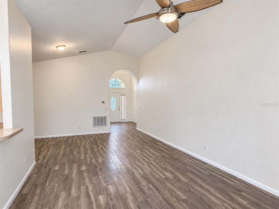 For Sale: $368,000 (3 beds, 2 baths, 1740 Square Feet)