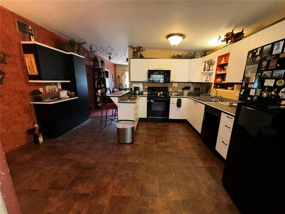 На продажу: $225,000 (4 спален, 2 ванн, 2260 Квадратных фут)