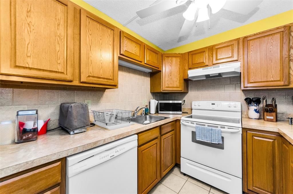 For Rent: $1,850 (2 beds, 2 baths, 1038 Square Feet)