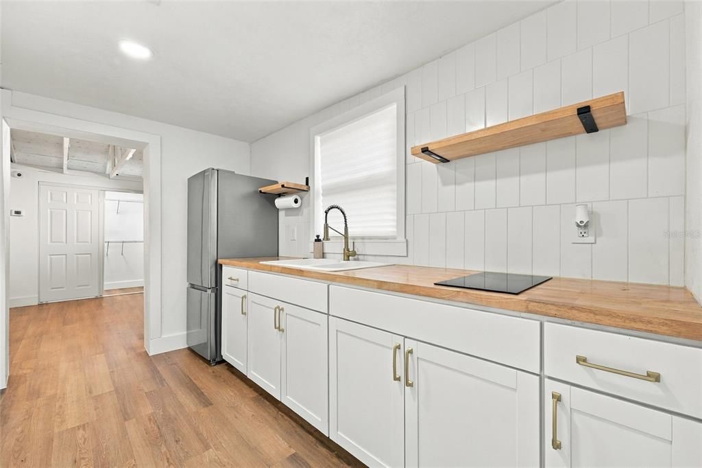 В аренду: $1,400 (1 спален, 1 ванн, 348 Квадратных фут)