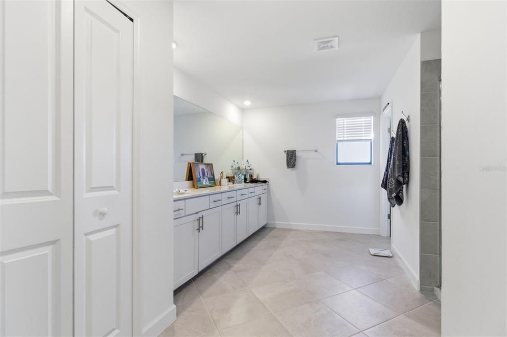 For Rent: $4,700 (5 beds, 3 baths, 3257 Square Feet)