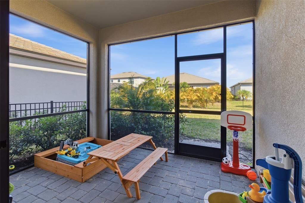 For Rent: $4,700 (5 beds, 3 baths, 3257 Square Feet)