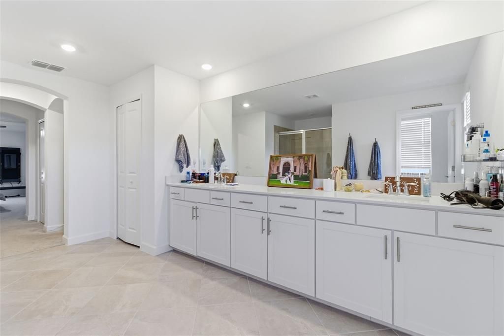 For Rent: $4,700 (5 beds, 3 baths, 3257 Square Feet)