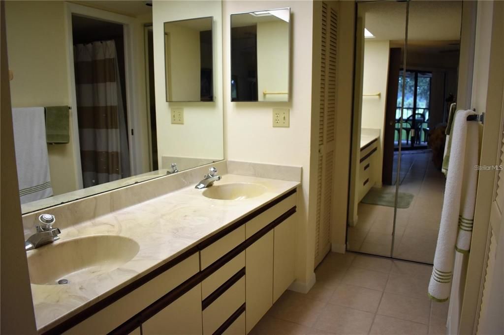 For Rent: $2,200 (2 beds, 2 baths, 1125 Square Feet)