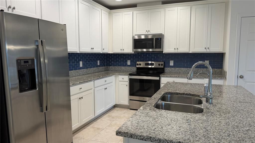 For Rent: $2,450 (4 beds, 3 baths, 2098 Square Feet)