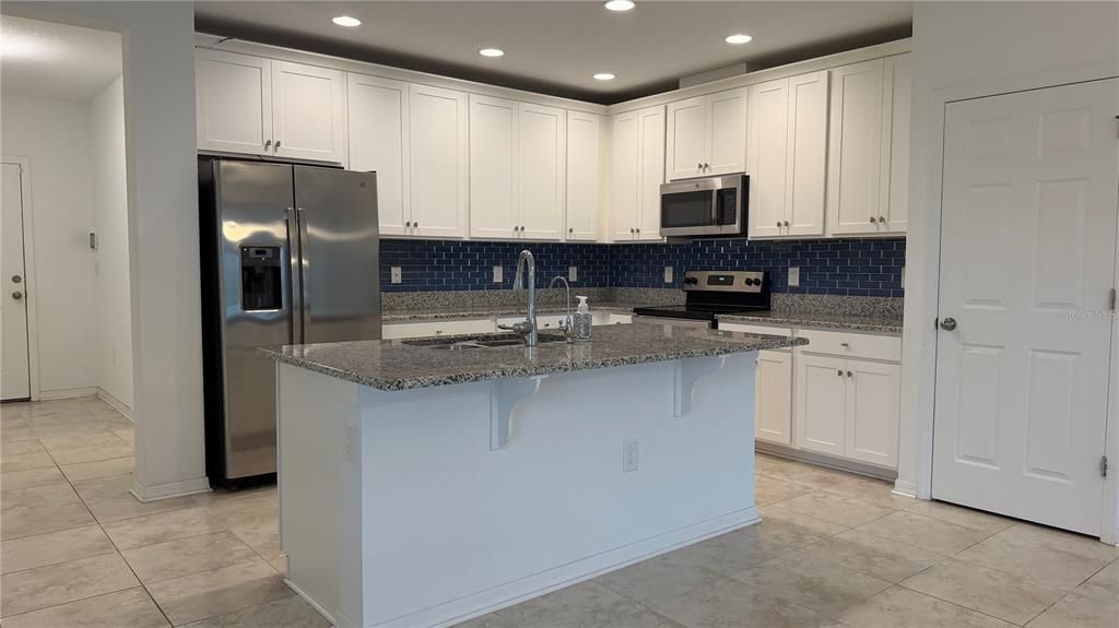 For Rent: $2,450 (4 beds, 3 baths, 2098 Square Feet)