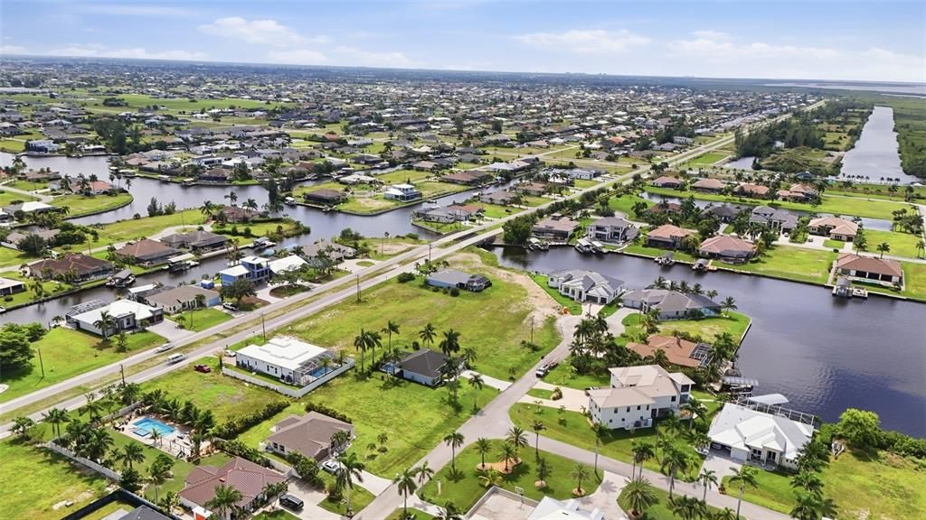 待售: $425,000 (0.25 acres)