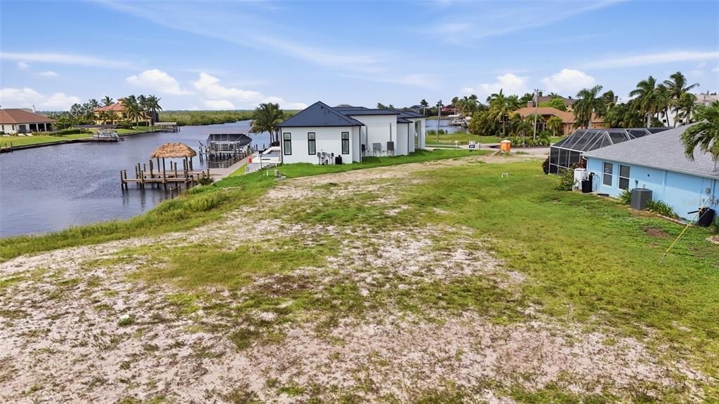 待售: $425,000 (0.25 acres)
