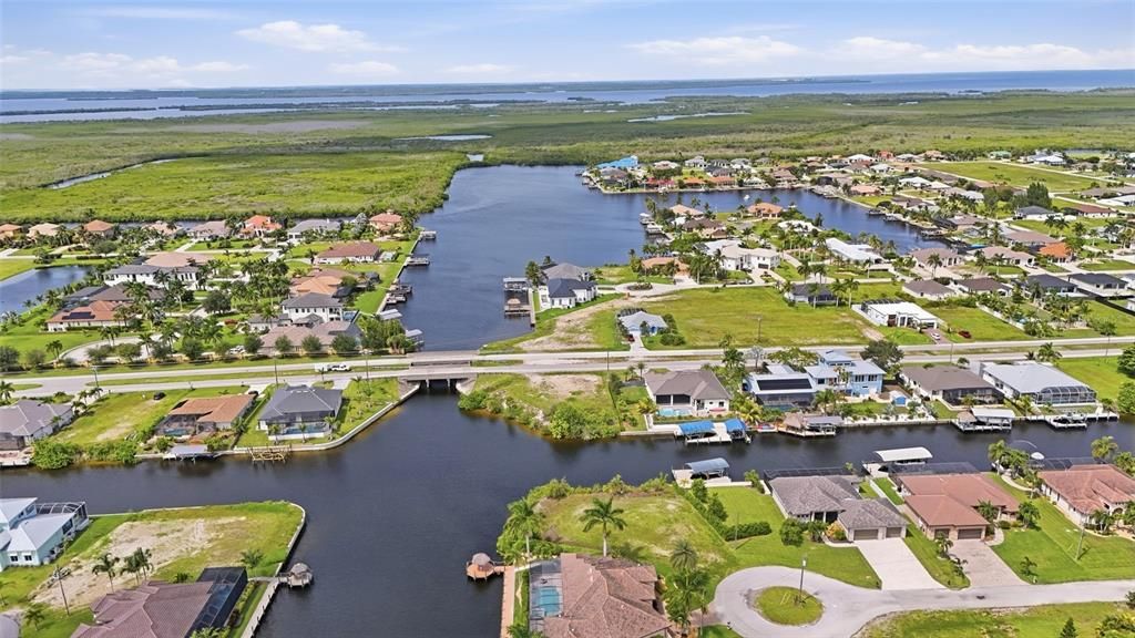 待售: $425,000 (0.25 acres)