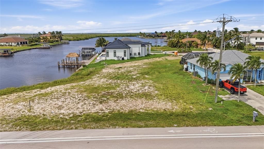 待售: $425,000 (0.25 acres)