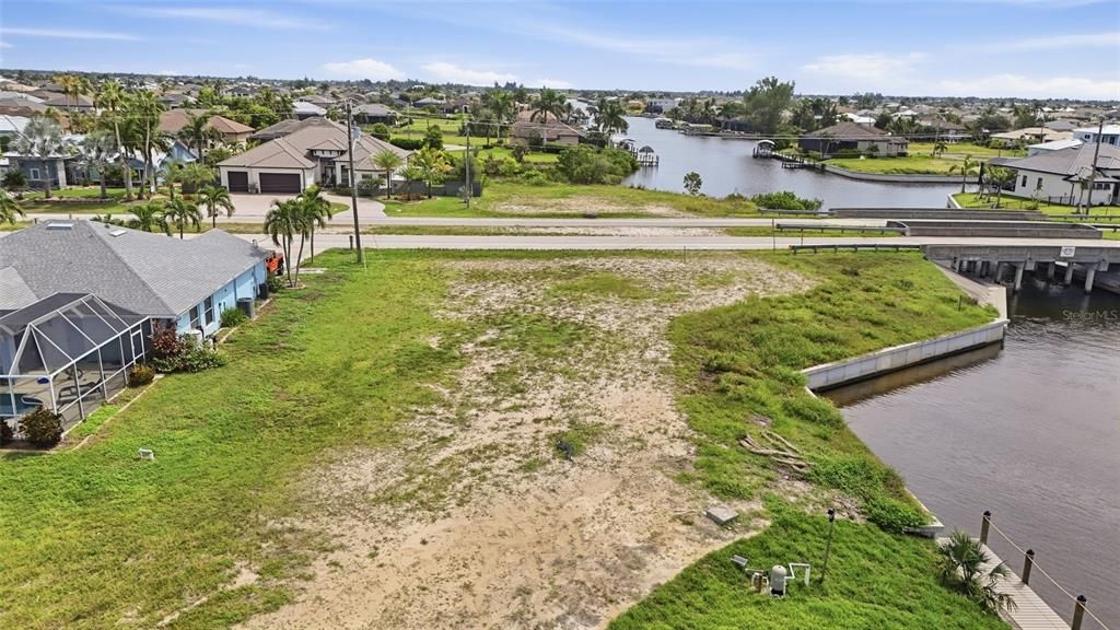 待售: $425,000 (0.25 acres)