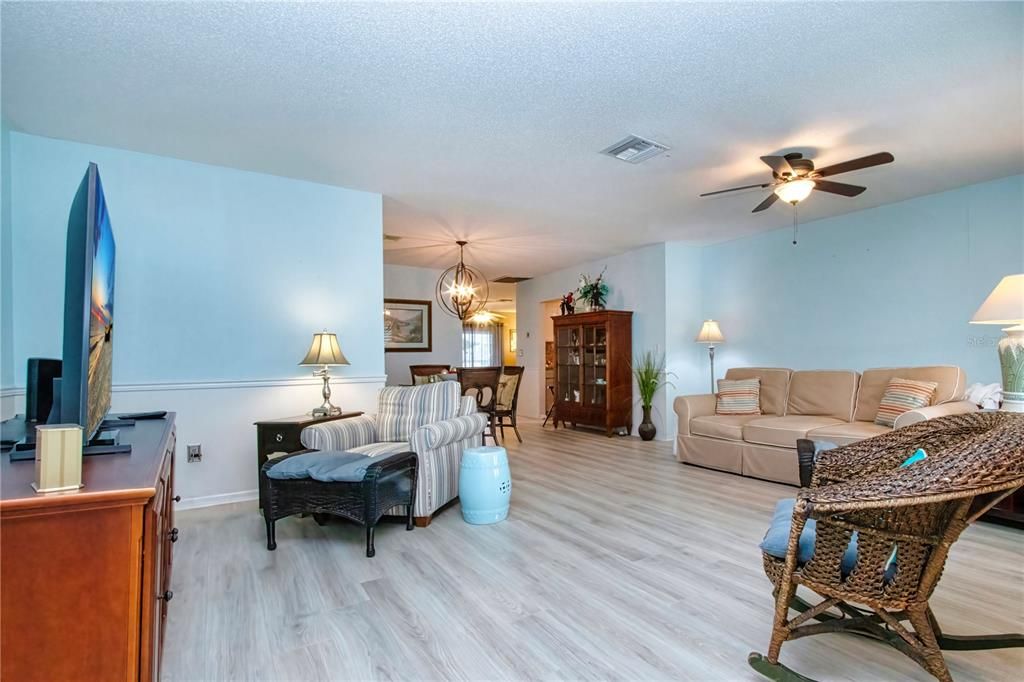 For Sale: $264,900 (2 beds, 2 baths, 1516 Square Feet)