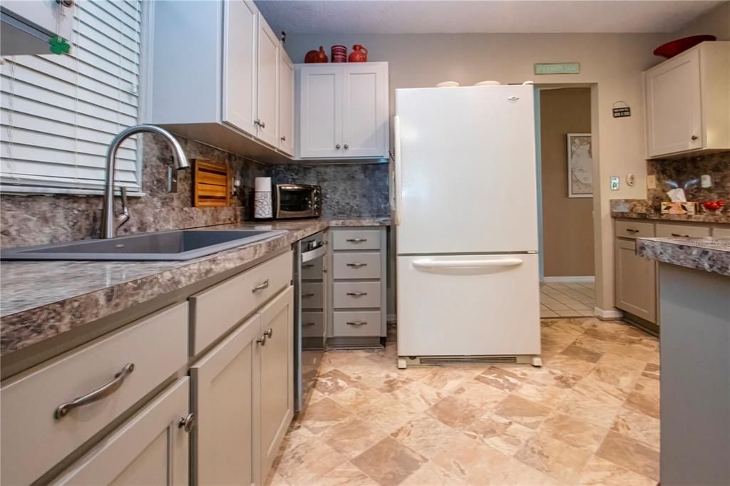 For Sale: $264,900 (2 beds, 2 baths, 1516 Square Feet)
