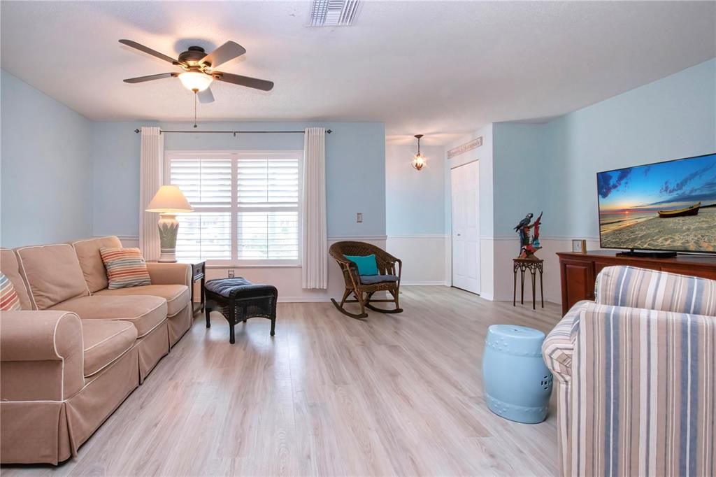For Sale: $264,900 (2 beds, 2 baths, 1516 Square Feet)