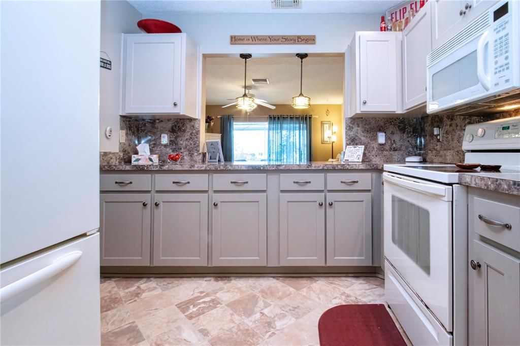 For Sale: $264,900 (2 beds, 2 baths, 1516 Square Feet)