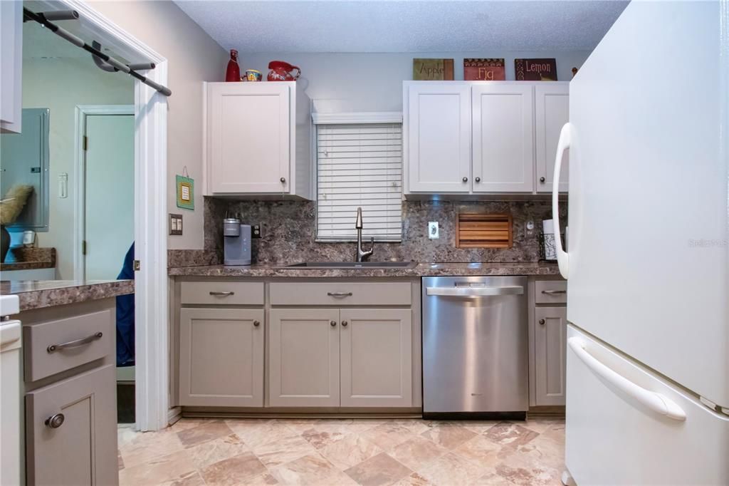 For Sale: $264,900 (2 beds, 2 baths, 1516 Square Feet)