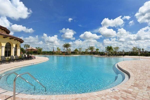 For Rent: $2,300 (2 beds, 2 baths, 1420 Square Feet)