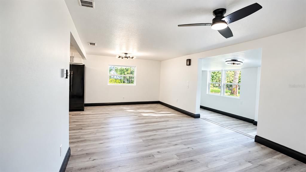 For Sale: $275,000 (3 beds, 2 baths, 1520.08 Square Feet)