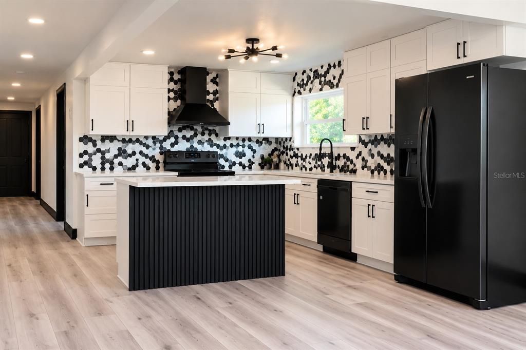 For Sale: $275,000 (3 beds, 2 baths, 1520.08 Square Feet)