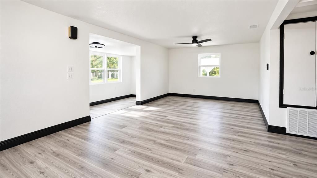 For Sale: $275,000 (3 beds, 2 baths, 1520.08 Square Feet)
