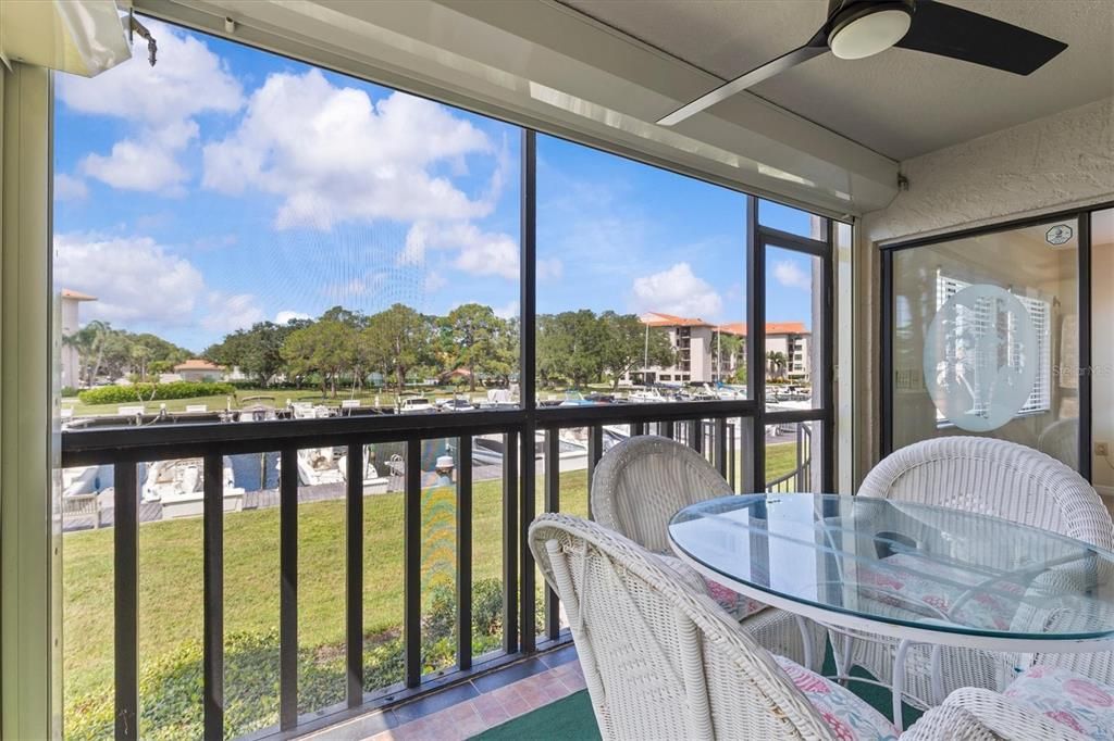 En Venta: $349,900 (2 camas, 2 baños, 1065 Pies cuadrados)