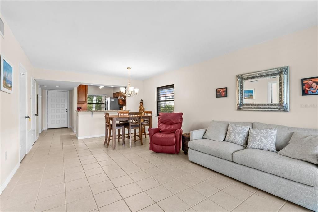 En Venta: $349,900 (2 camas, 2 baños, 1065 Pies cuadrados)