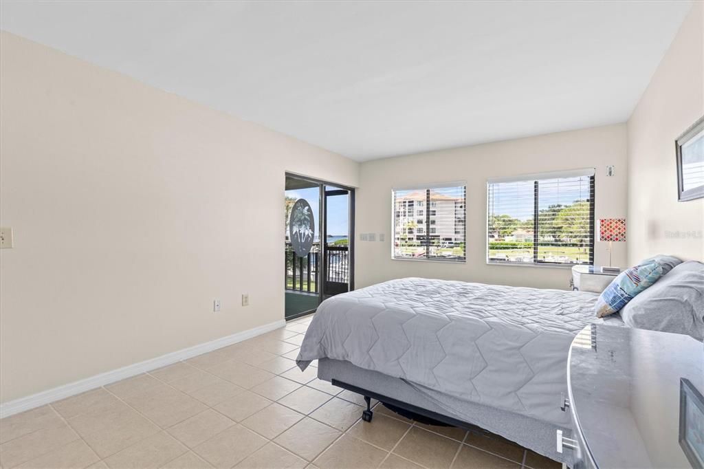En Venta: $349,900 (2 camas, 2 baños, 1065 Pies cuadrados)