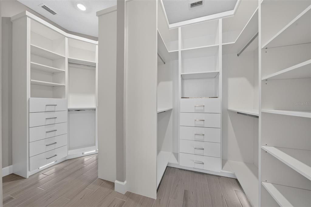 Под контрактом: $879,000 (3 спален, 2 ванн, 1920 Квадратных фут)
