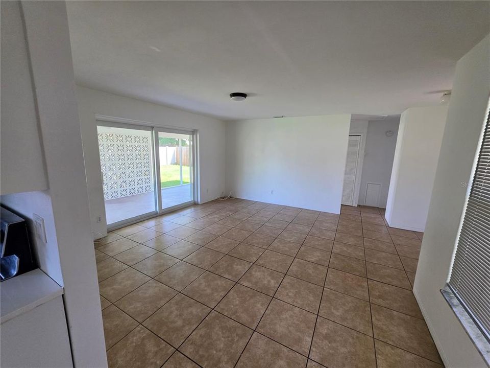For Rent: $2,200 (2 beds, 1 baths, 925 Square Feet)