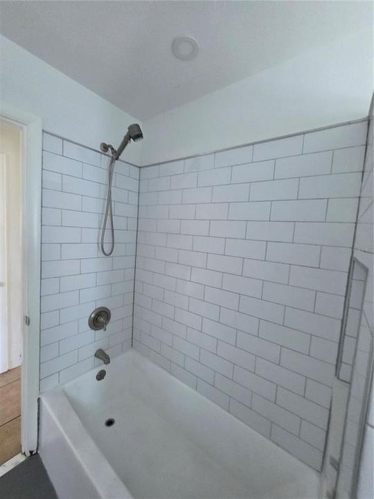 For Rent: $2,200 (2 beds, 1 baths, 925 Square Feet)