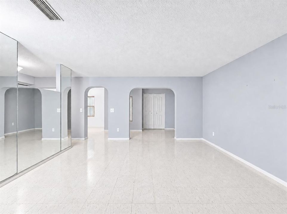 En Venta: $318,000 (3 camas, 2 baños, 1306 Pies cuadrados)