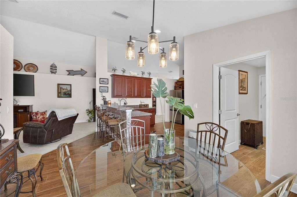 En Venta: $349,900 (3 camas, 2 baños, 2237 Pies cuadrados)