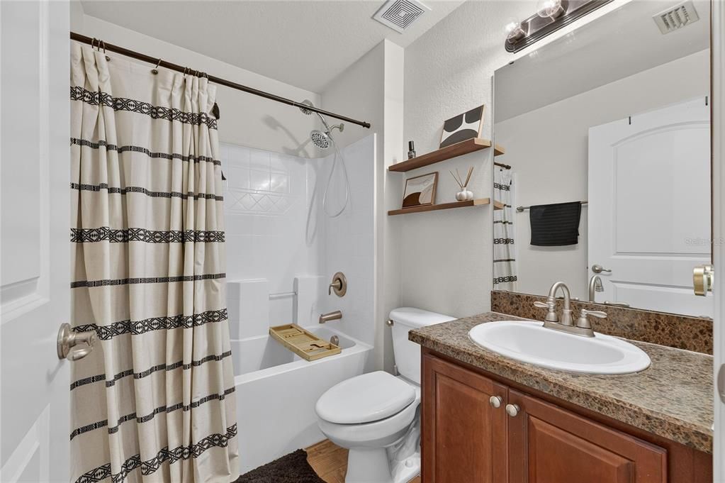 En Venta: $349,900 (3 camas, 2 baños, 2237 Pies cuadrados)