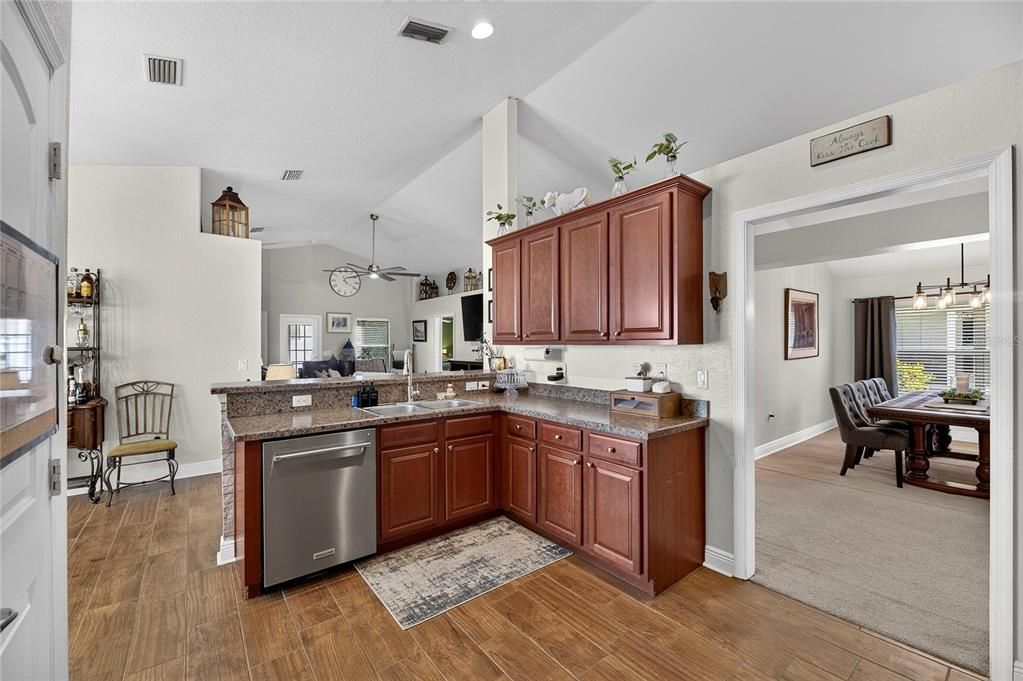 En Venta: $349,900 (3 camas, 2 baños, 2237 Pies cuadrados)