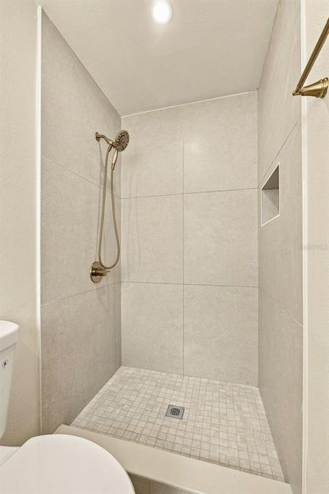 For Rent: $4,650 (3 beds, 3 baths, 1320 Square Feet)