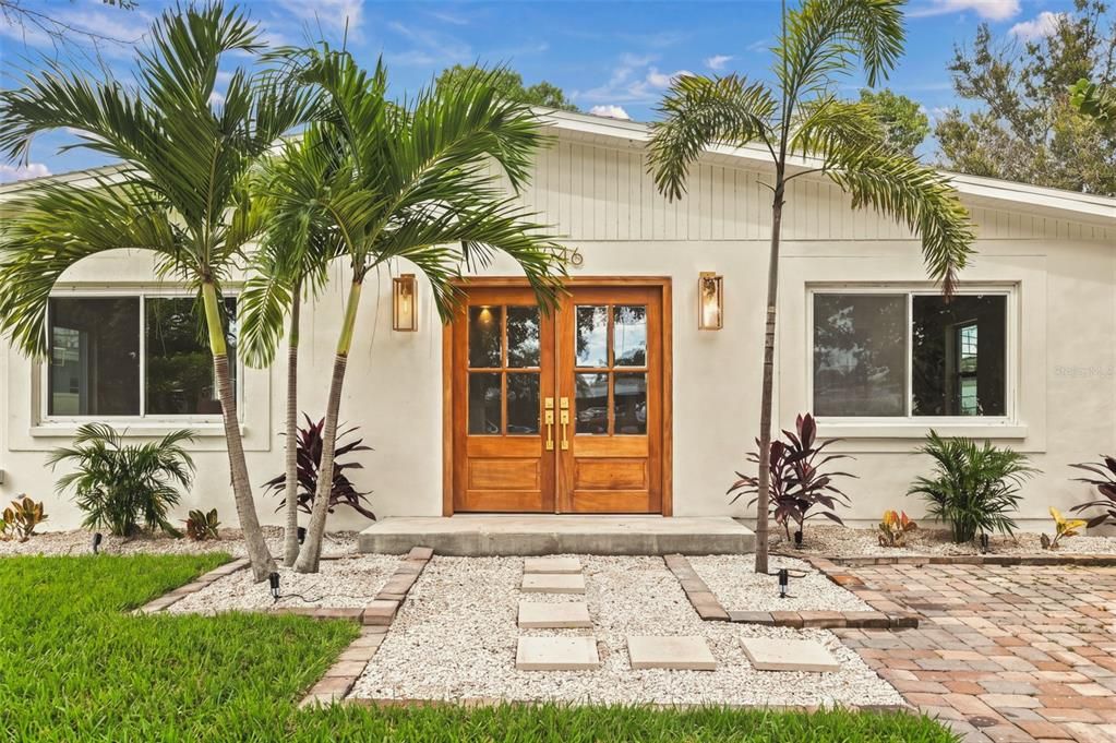 For Rent: $4,650 (3 beds, 3 baths, 1320 Square Feet)