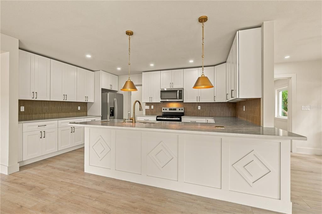 For Rent: $4,650 (3 beds, 3 baths, 1320 Square Feet)