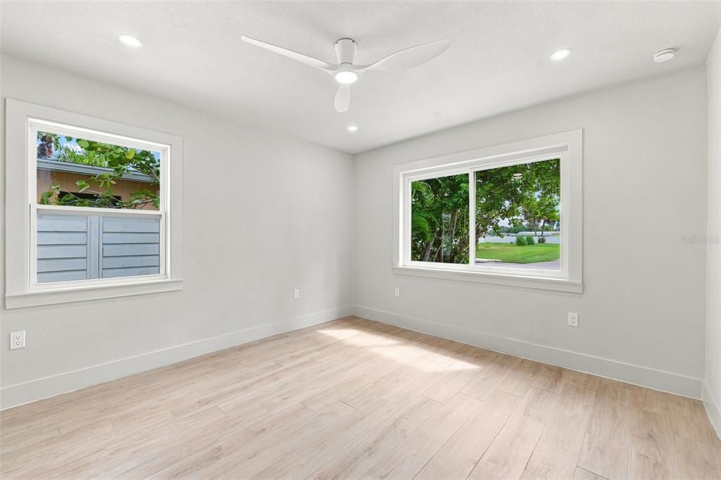 For Rent: $4,650 (3 beds, 3 baths, 1320 Square Feet)