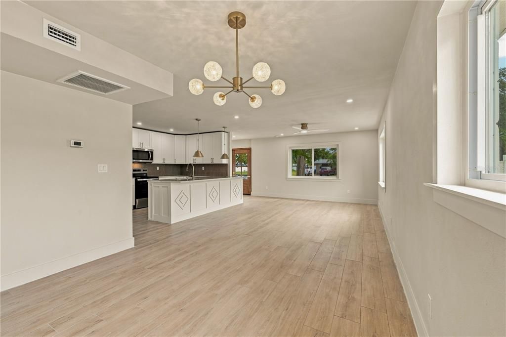 For Rent: $4,650 (3 beds, 3 baths, 1320 Square Feet)