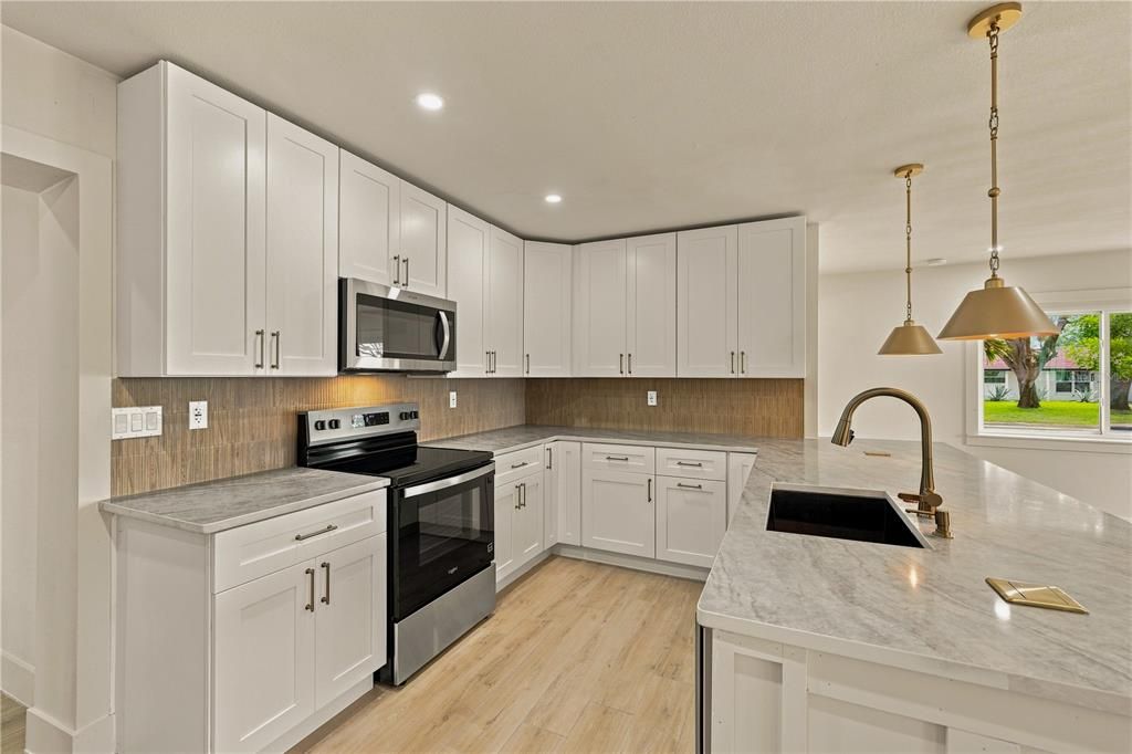 For Rent: $4,650 (3 beds, 3 baths, 1320 Square Feet)