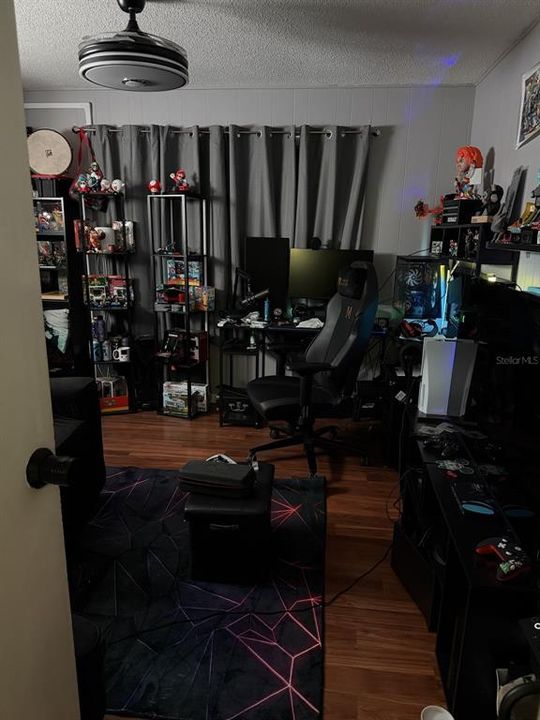 En Venta: $430,000 (4 camas, 2 baños, 2489 Pies cuadrados)